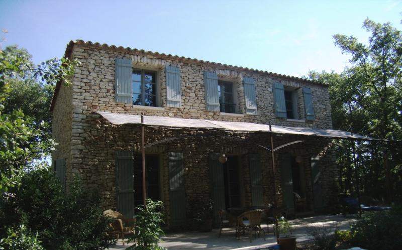 Maison à Gordes sur 1836 m² en pierres avec jardin arboré